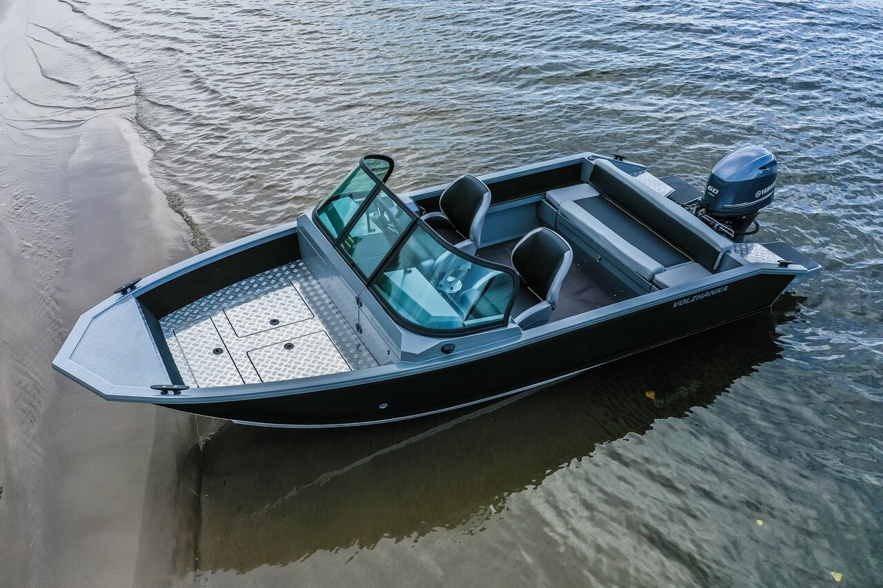 Bateau pêche bass-boat VBOATS 50